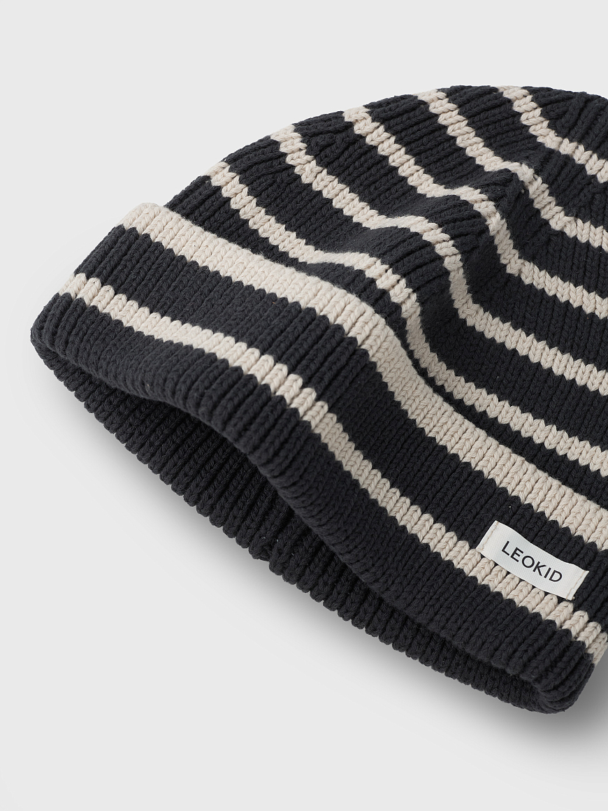 Шапка вязаная Veya Asphalt Stripes
