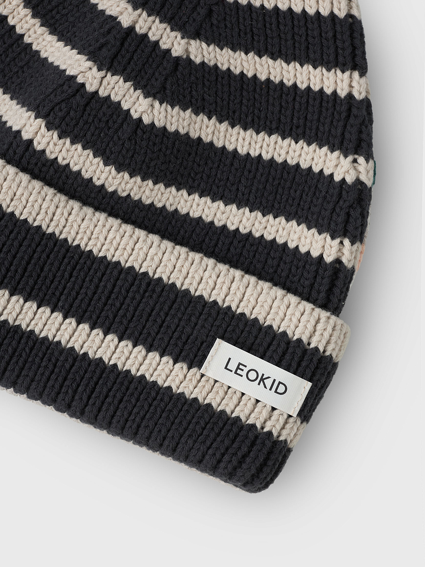 Шапка вязаная Veya Asphalt Stripes
